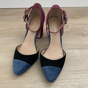 BCBGMaxAzria tri-colored heel